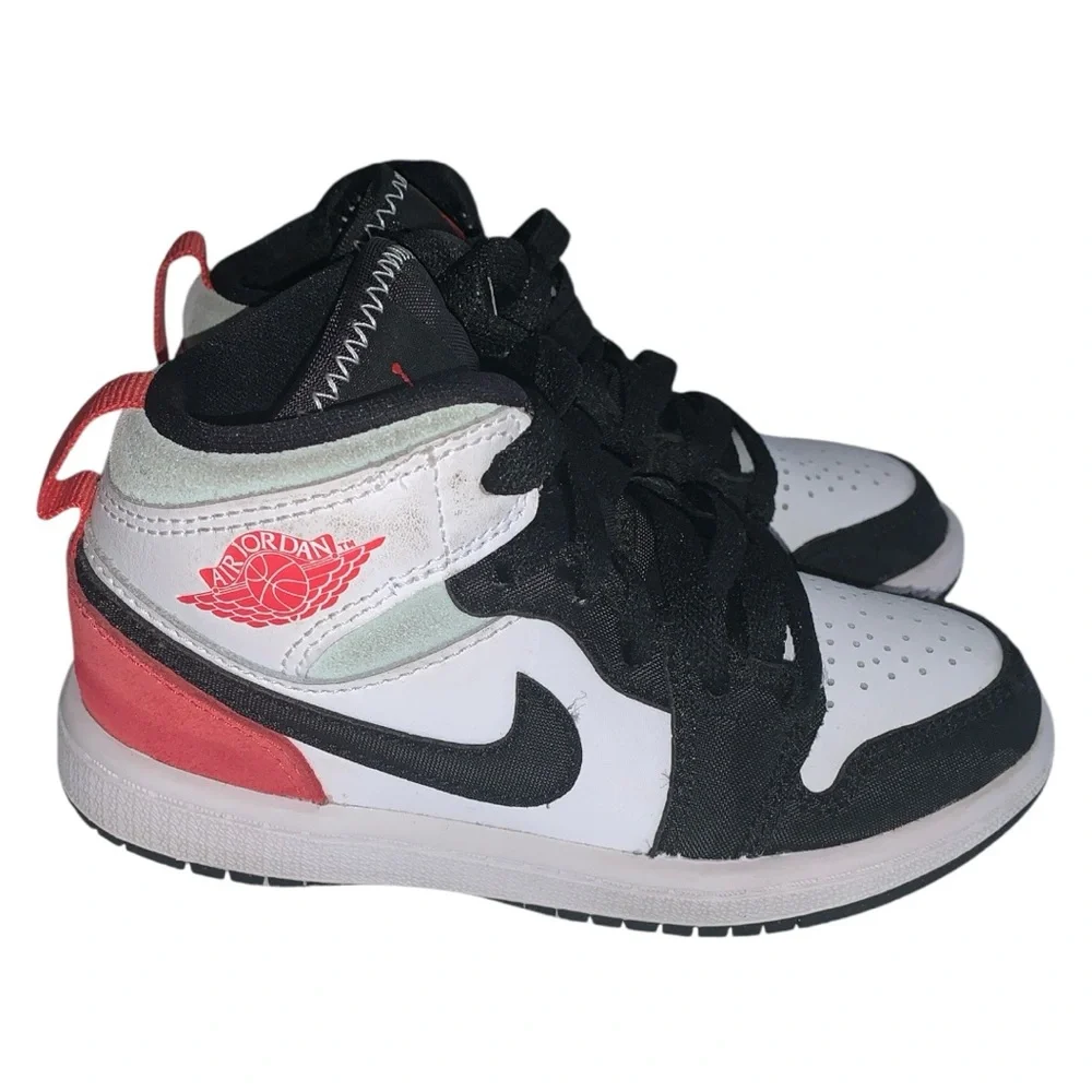 Nike Air Jordan 1 Sneakers